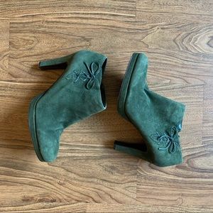 Bandolino green suede leather shooties
